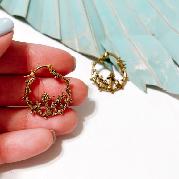 Gold mushroom hoop earrings S184 - Picture 2 of 2